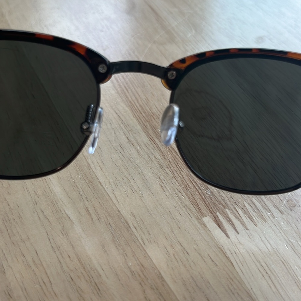 NWT Foster Grant Sunglasses - Picture 5 of 6